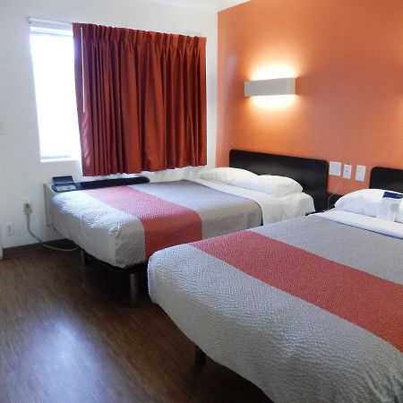 Motel 6-Clute, Tx Экстерьер фото