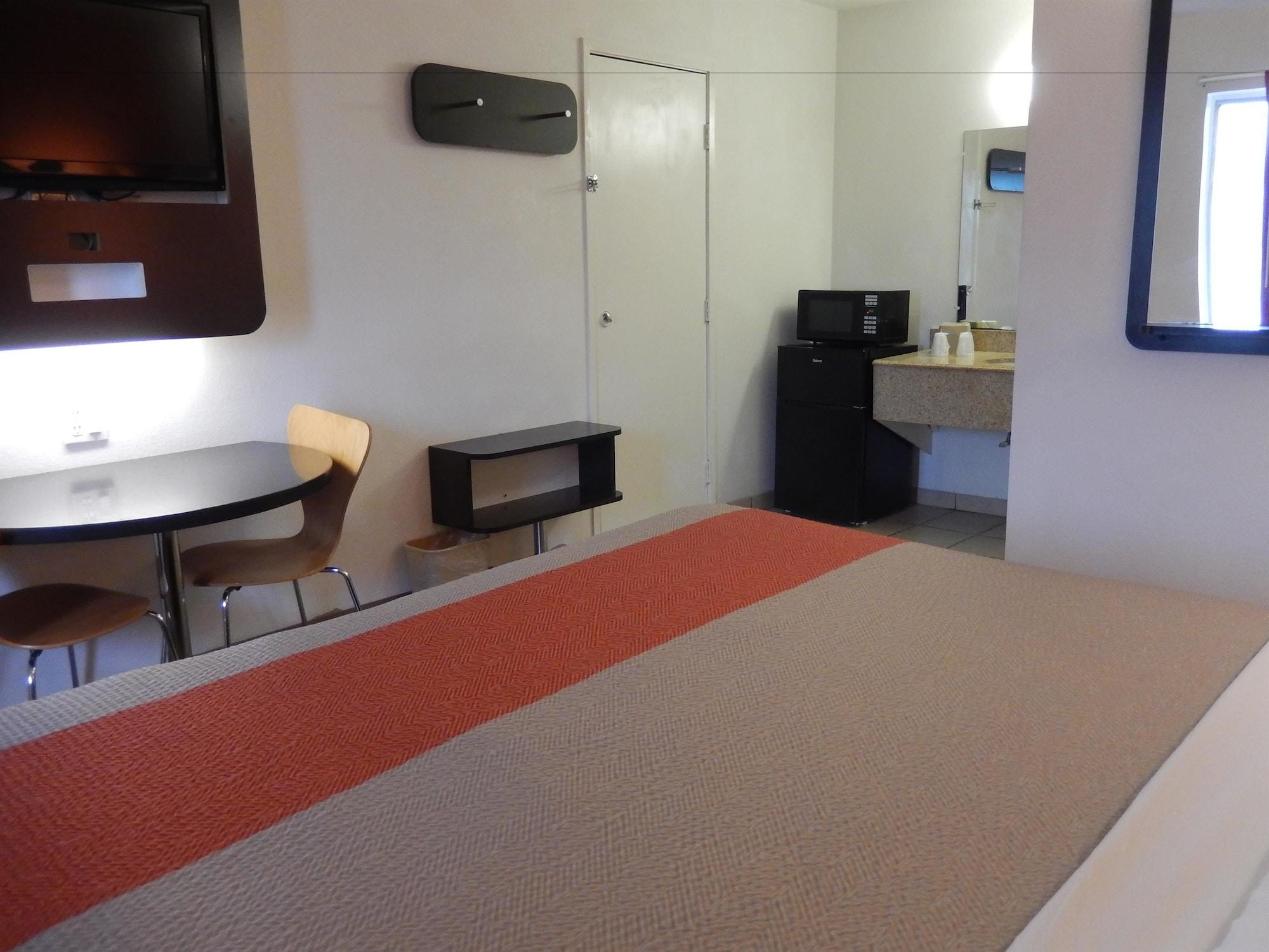 Motel 6-Clute, Tx Экстерьер фото