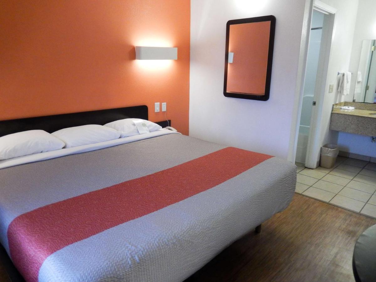 Motel 6-Clute, Tx Экстерьер фото