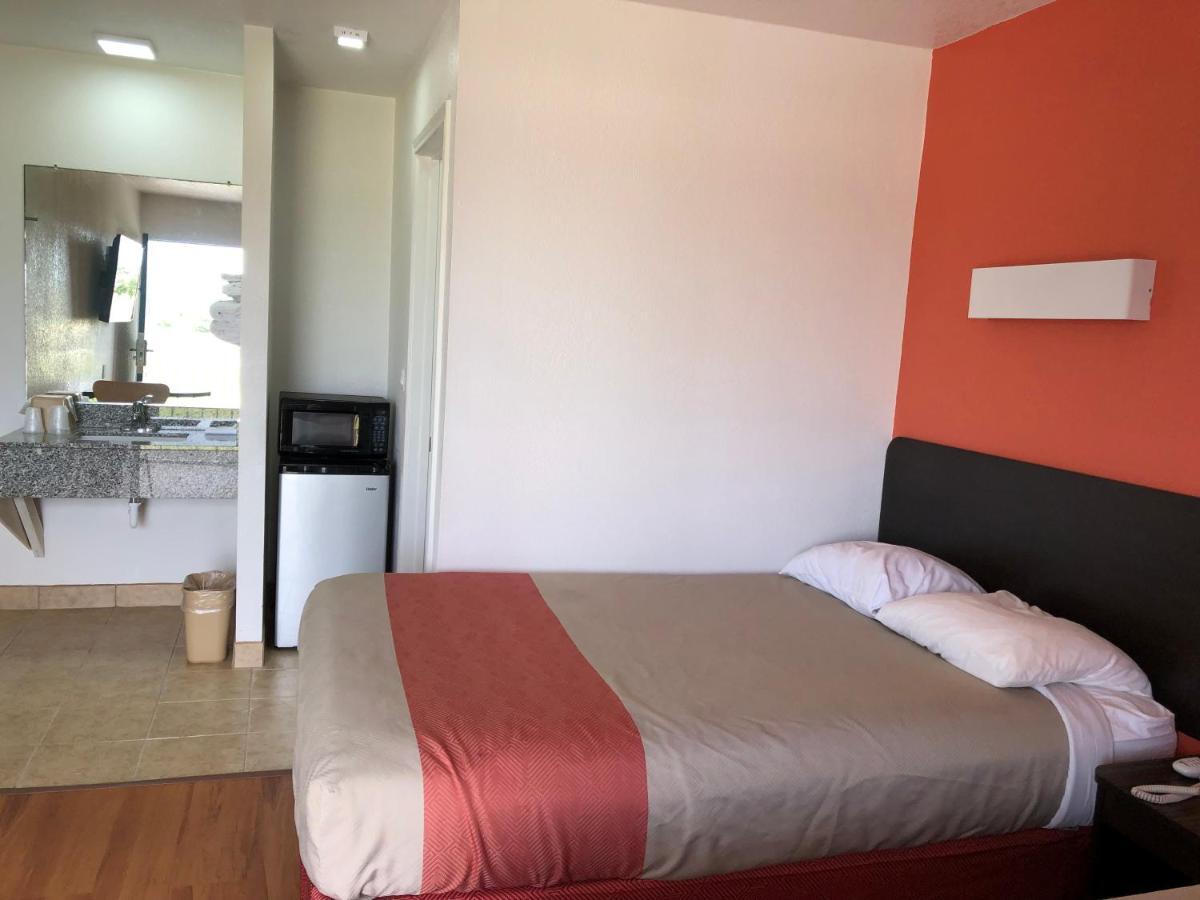 Motel 6-Clute, Tx Экстерьер фото