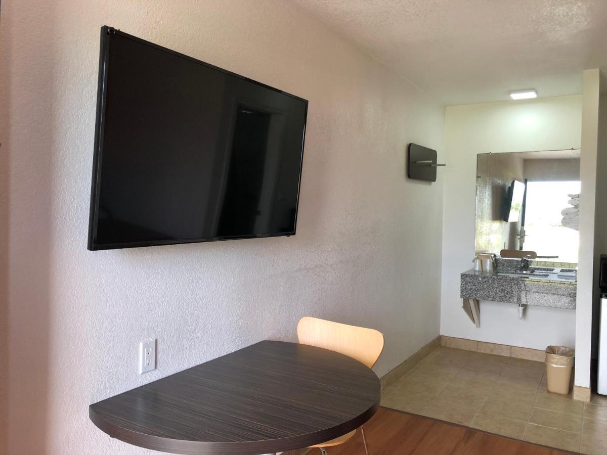 Motel 6-Clute, Tx Экстерьер фото